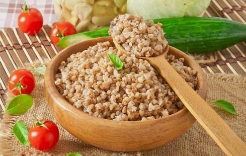 Buckwheat porridge and vegetables to lose weight