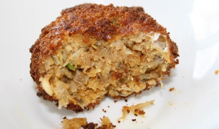 Fish cakes are prepared very easily and are suitable for a diet with pancreatitis. 