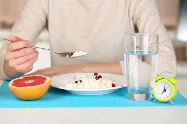 The breakfast of the magi cottage cheese diet consists of cottage cheese and citrus fruits
